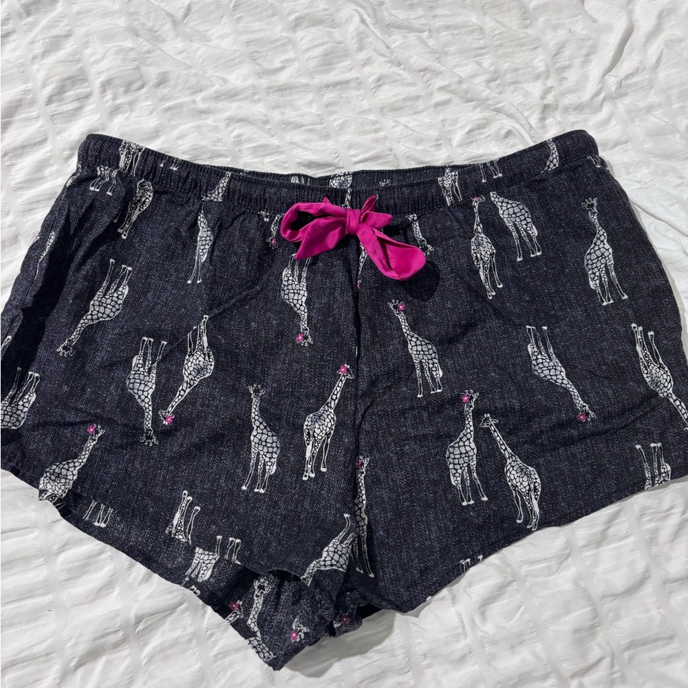 NWOT SECRET TREASURES Women's S 3/5 Black Giraffe Lounge Sleep Shorts Pajama